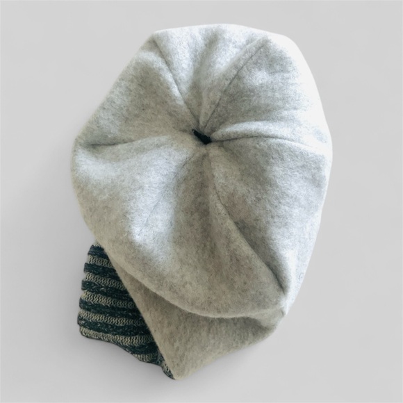 New England Patriots NFL Pom Pom Beanie Skull Cap Hat Embroidered NE Adults - Picture 4 of 13